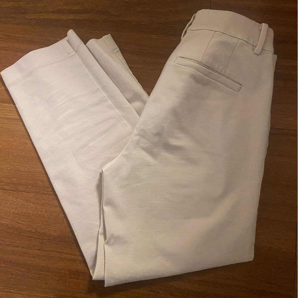 Loft Light Khaki Capri Pant, Size 00 Curvy, “The Riviera Slim”, Great Condition